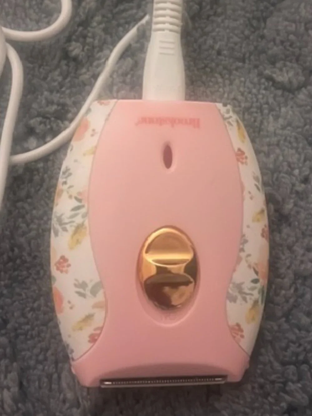 Portable Brookstone Ladies Rechargeable Electric Shaver w/Charge Cord